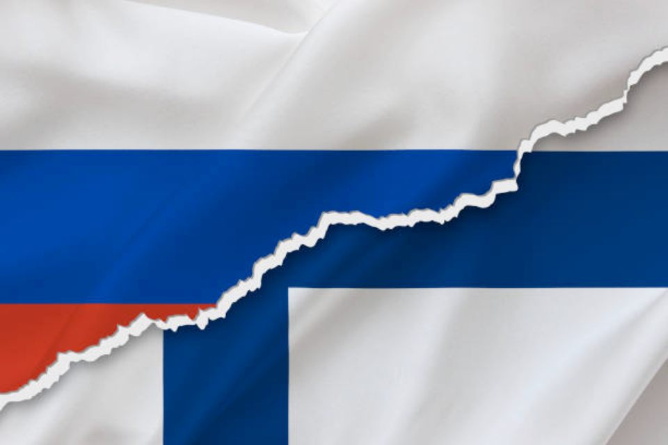 فنلندا تغلق المعبر الحدودي مع روسيا وسط تدفق المهاجرين